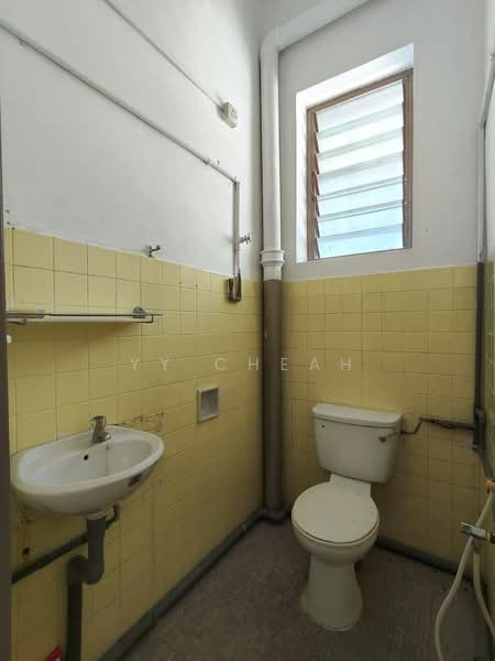 Rumah Teres 2 Tingkat untuk Dijual di Taman Canning (Ipoh) - YY Cheah - Bathroom - PropertyGuru.com.my
