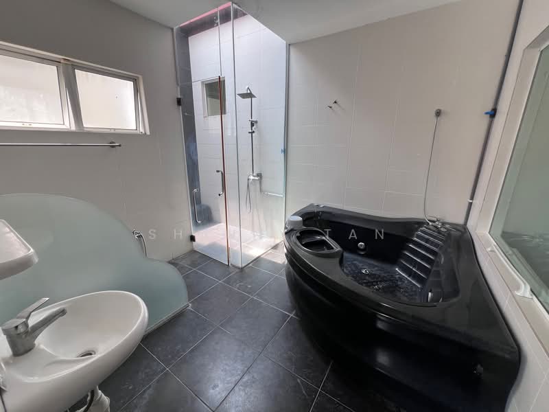 Semi-Detached House for Sale in Sungai Long (Bandar Sungai Long) - Shanny Tan - Bathroom - PropertyGuru.com.my