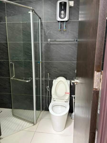 Service Residence for Sale at Bay Point @ Country Garden Danga Bay - Joreen Lee - PropertyGuru.com.my