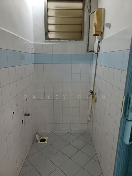 Rumah Flat untuk Dijual di Bandar Baru Permas Jaya - Calley Chin - Bathroom - PropertyGuru.com.my