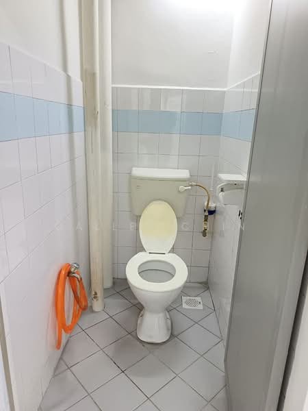 Rumah Flat untuk Dijual di Bandar Baru Permas Jaya - Calley Chin - Bathroom - PropertyGuru.com.my