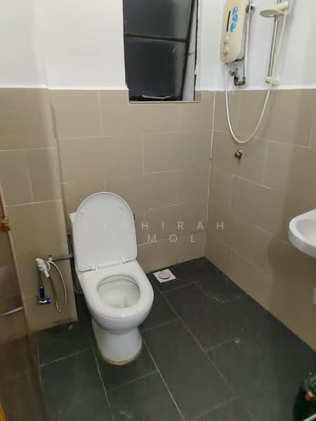 Kondominium untuk Disewa di Waizuri 2 - Syahirah Ismol - Bathroom - PropertyGuru.com.my
