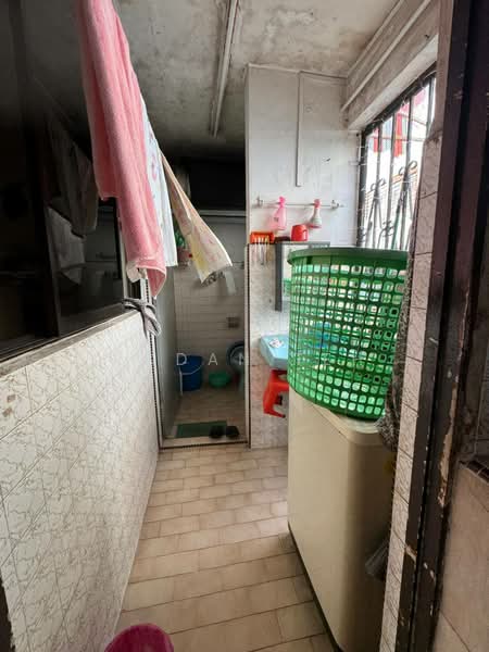 Flat for Sale at Flat Taman Ungku Tun Aminah - Rodan Teh - Bathroom - PropertyGuru.com.my