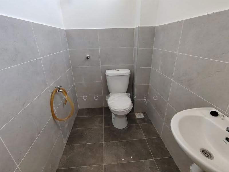 Rumah Berkembar untuk Dijual di Bandar Baru Sungai Udang (Sungai Udang) - Nicole Yeo - Bathroom - PropertyGuru.com.my