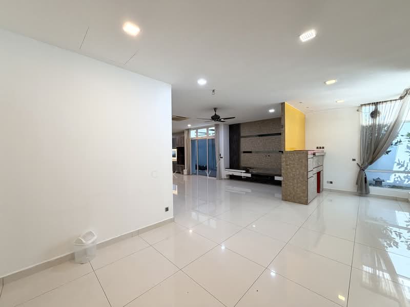 Rumah Berkembar untuk Dijual di Kinrara Residence (Puchong) - CK Yee - Living Room - PropertyGuru.com.my