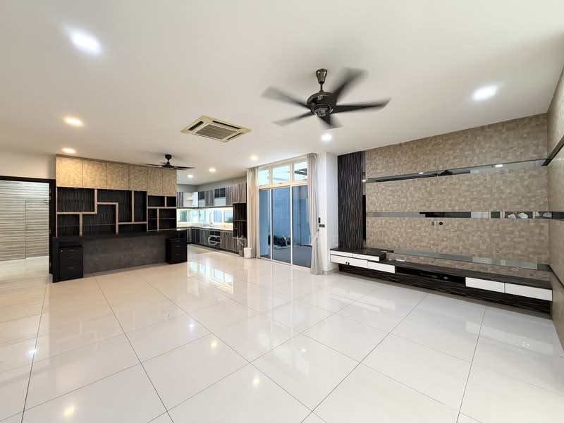 Rumah Berkembar untuk Dijual di Kinrara Residence (Puchong) - CK Yee - Living Room - PropertyGuru.com.my