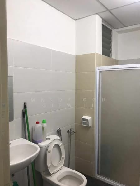 Servis Apartment untuk Disewa di D'Secret Garden (Pangsapuri Kempas Indah) - Mandy Goh Siew Li - Bathroom - PropertyGuru.com.my