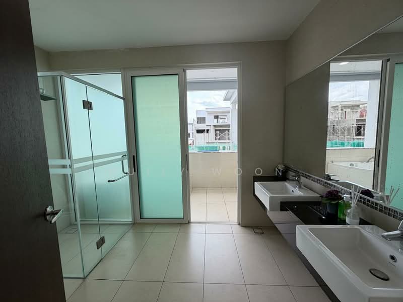 Bungalow for Sale in Senibong (Permas Jaya) - Huily Woon - Bathroom - PropertyGuru.com.my