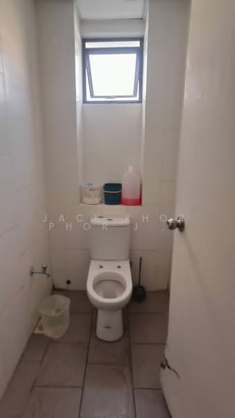 Kedai / Pejabat untuk Disewa di Setia Utama (Setia Alam) - Jack Khor Phor Jiing - Bathroom - PropertyGuru.com.my