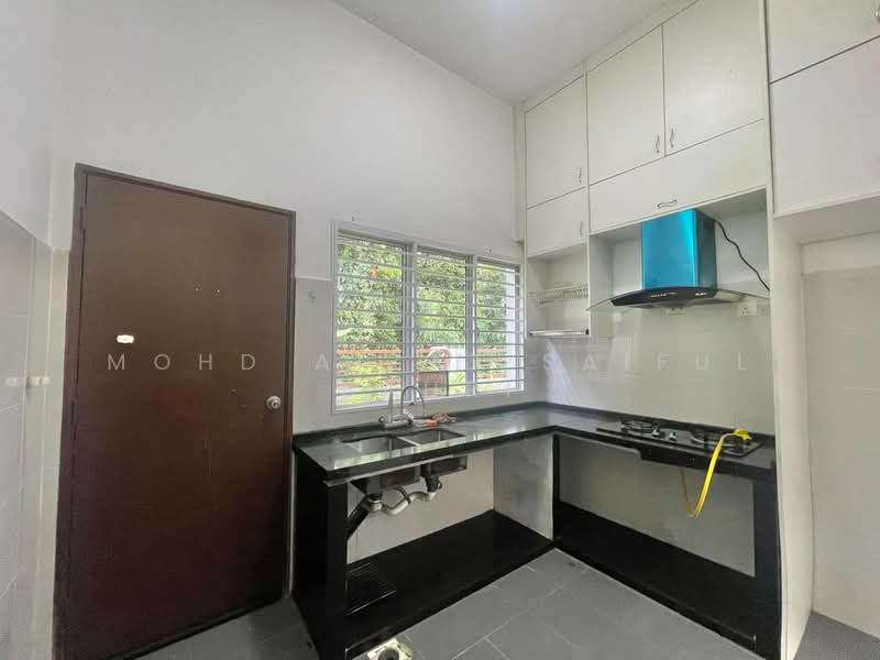 Semi-Detached House for Sale in Kampung Lombong (Shah Alam) - Mohd Aizat Saiful Bahri - Kitchen - PropertyGuru.com.my