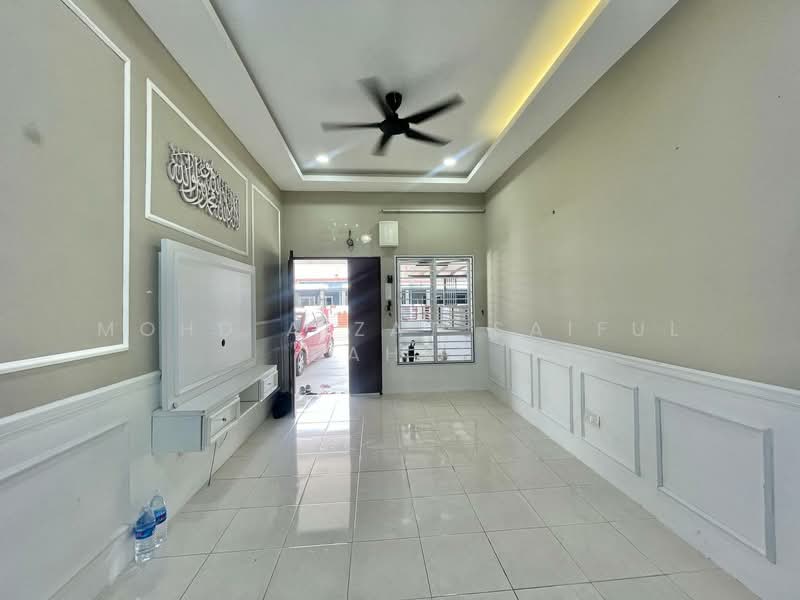 Semi-Detached House for Sale in Kampung Lombong (Shah Alam) - Mohd Aizat Saiful Bahri - Living Room - PropertyGuru.com.my