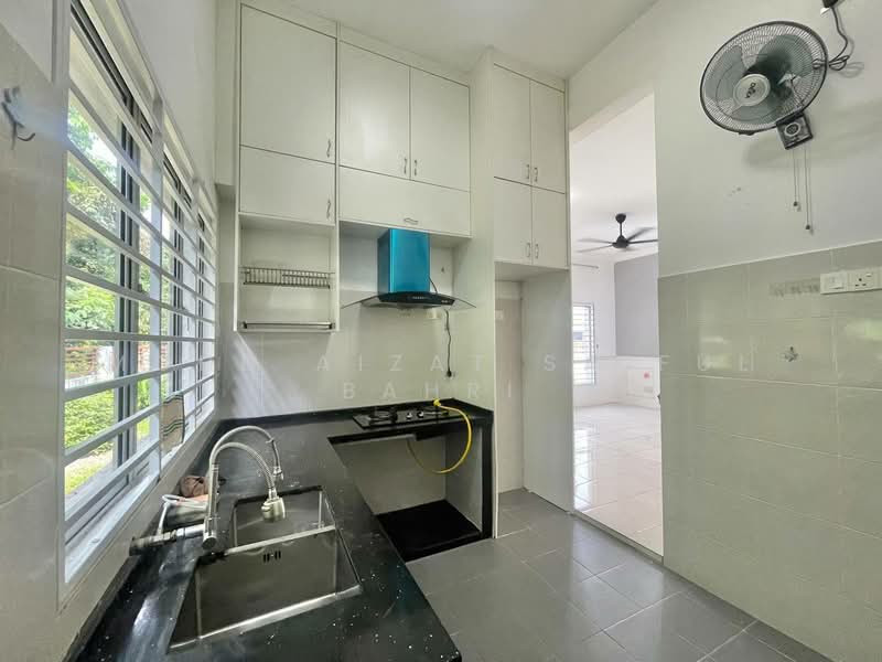 Semi-Detached House for Sale in Kampung Lombong (Shah Alam) - Mohd Aizat Saiful Bahri - Kitchen - PropertyGuru.com.my