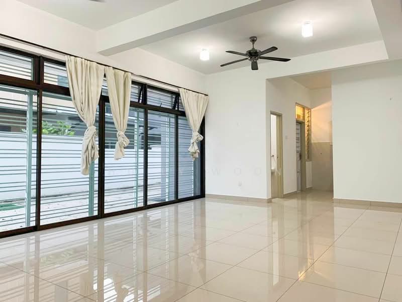 Cluster House for Sale in Taman Adda Heights (Tebrau) - Huily Woon - Living Room - PropertyGuru.com.my