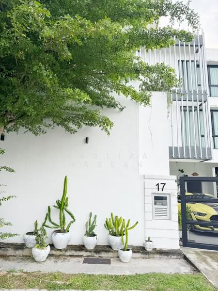Semi-Detached House for Sale in Kajang (Selangor) - Hasliza Hassan - Exterior - PropertyGuru.com.my