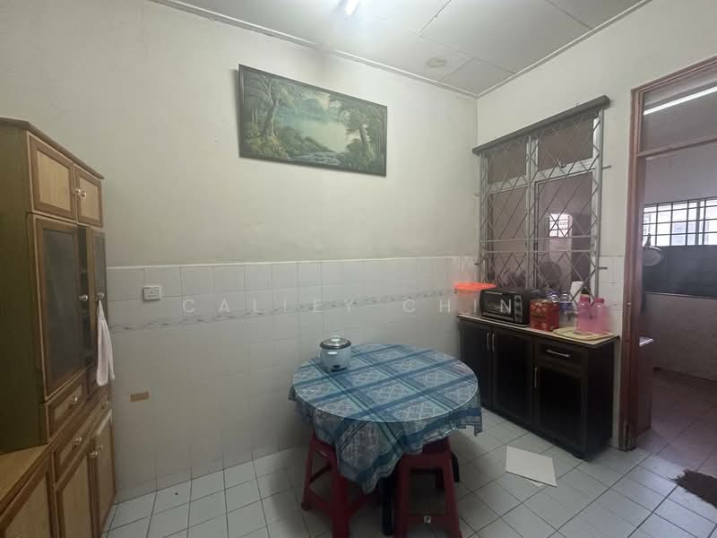 1-storey Terraced House for Sale in Taman Senai Utama (Kulai) - Calley Chin - Kitchen - PropertyGuru.com.my