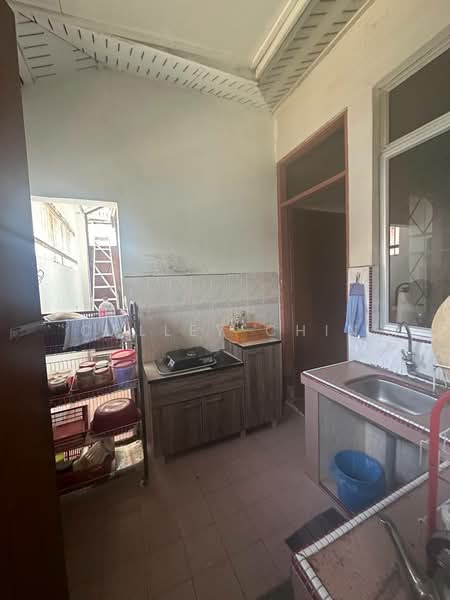 1-storey Terraced House for Sale in Taman Senai Utama (Kulai) - Calley Chin - Kitchen - PropertyGuru.com.my