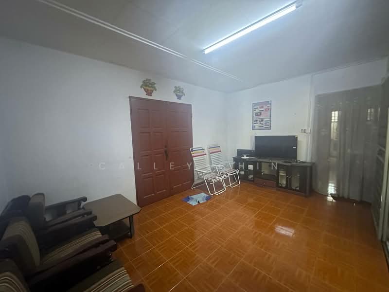 1-storey Terraced House for Sale in Taman Senai Utama (Kulai) - Calley Chin - Living Room - PropertyGuru.com.my