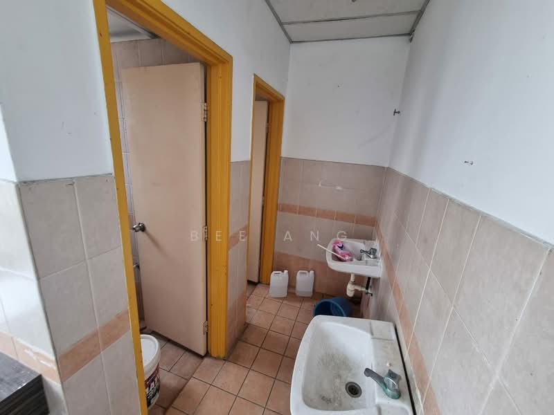 Office for Rent in Bandar Botanic (Klang) - Bee Ang - Bathroom - PropertyGuru.com.my