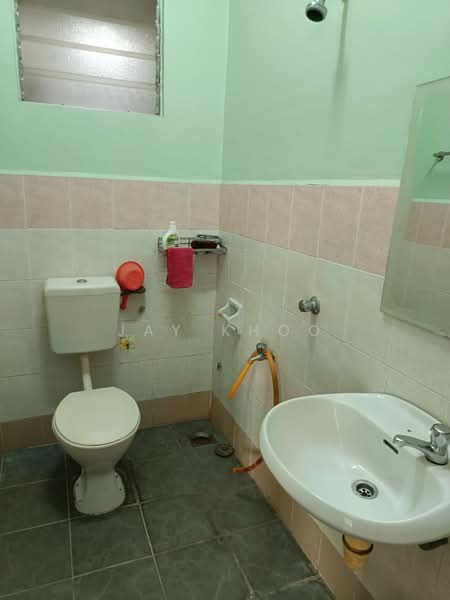 Apartment for Sale at Pangsapuri Seri Pinang - Jay Khoo - Bathroom - PropertyGuru.com.my