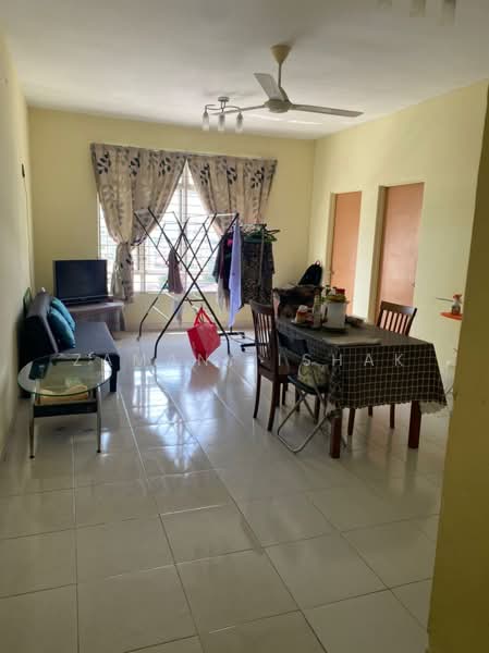 Pangsapuri untuk Dijual di Merdeka Villa - Zamani Ishak - Living Room - PropertyGuru.com.my