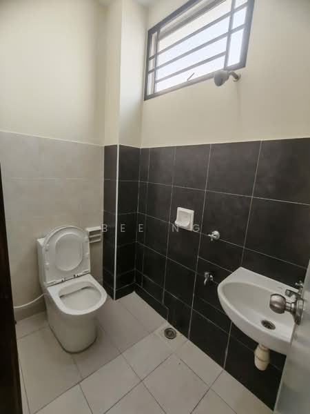 Rumah Teres 2 Tingkat untuk Disewa di Setia Tropika (Johor Bahru) - Bee Ng - Bathroom - PropertyGuru.com.my