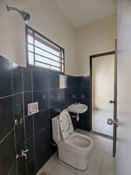 Rumah Teres 2 Tingkat untuk Disewa di Setia Tropika (Johor Bahru) - Bee Ng - Bathroom - PropertyGuru.com.my
