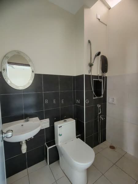 Rumah Teres 2 Tingkat untuk Disewa di Setia Tropika (Johor Bahru) - Bee Ng - Bathroom - PropertyGuru.com.my