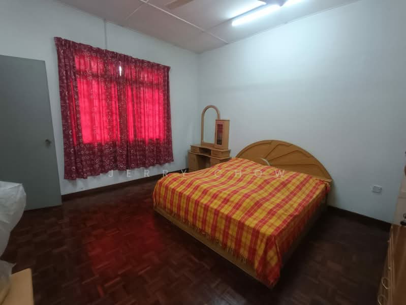 2-storey Terraced House for Sale in Taman Ipoh (Ipoh) - Jerry Chow - Bedroom - PropertyGuru.com.my