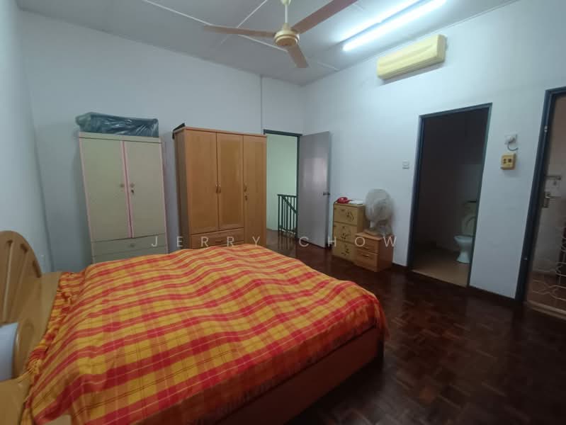 2-storey Terraced House for Sale in Taman Ipoh (Ipoh) - Jerry Chow - Bedroom - PropertyGuru.com.my