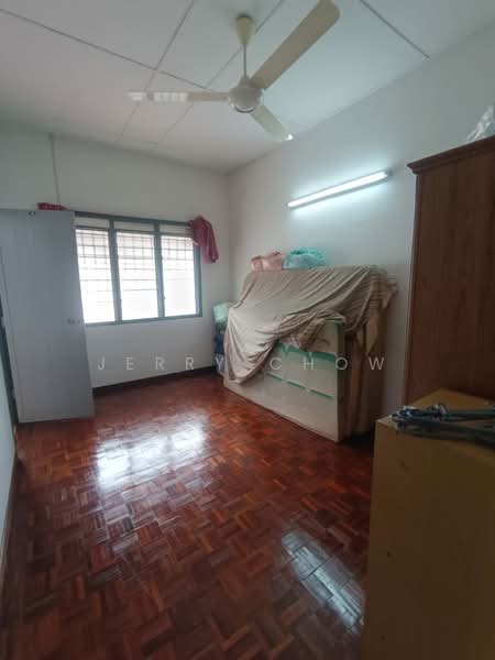 2-storey Terraced House for Sale in Taman Ipoh (Ipoh) - Jerry Chow - Bedroom - PropertyGuru.com.my