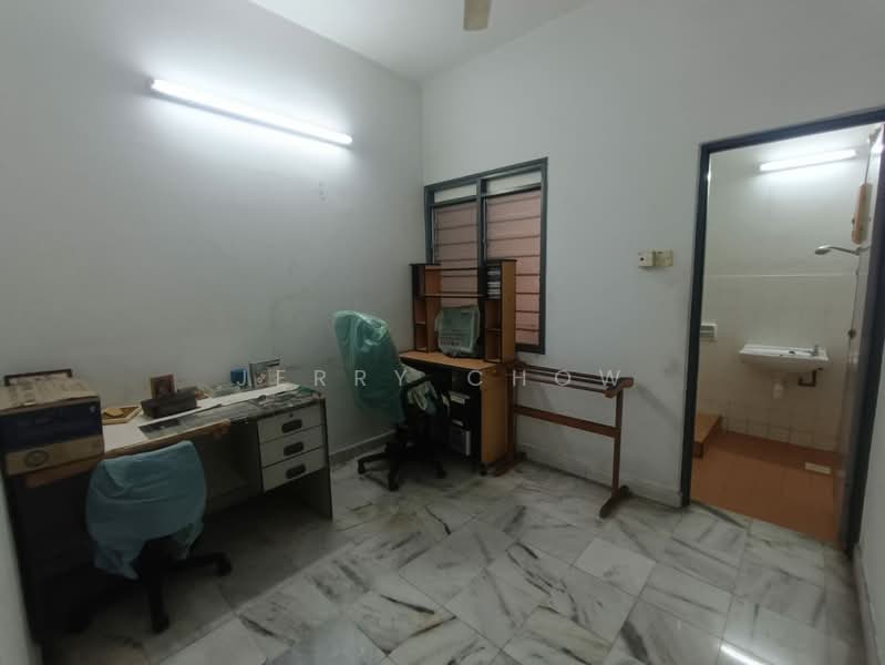 2-storey Terraced House for Sale in Taman Ipoh (Ipoh) - Jerry Chow - Study - PropertyGuru.com.my