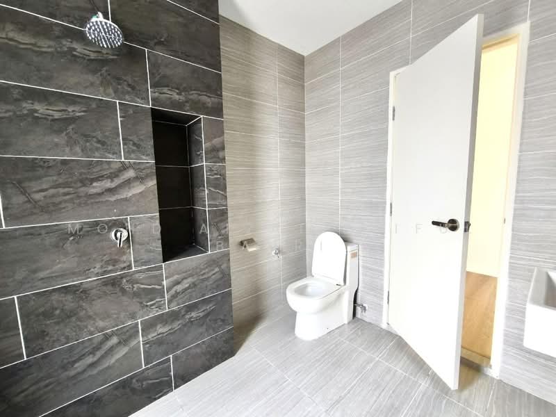 Rumah Teres 2 Tingkat untuk Dijual di Dengkil (Selangor) - Mohd Aizat Saiful Bahri - Bathroom - PropertyGuru.com.my