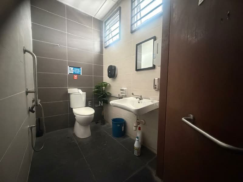 Shop for Rent in Kuching (Sarawak) - Jeno Tan - Bathroom - PropertyGuru.com.my