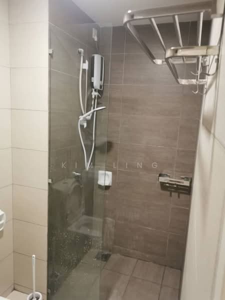 Service Residence for Rent at Gravit8, Klang - Kim Ling - Master Bathroom - PropertyGuru.com.my