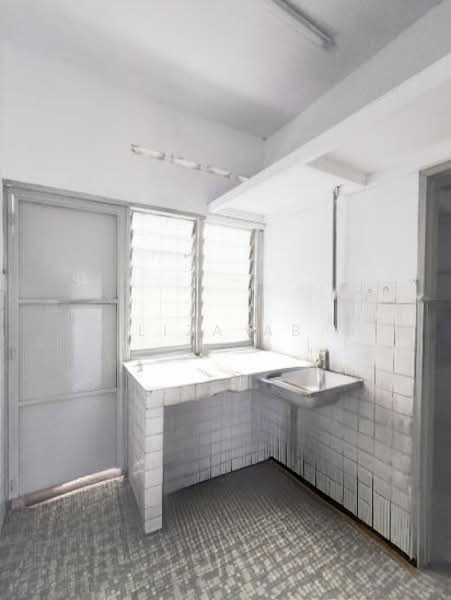Rumah Flat untuk Disewa di Taman Kem - Liza AB - Kitchen - PropertyGuru.com.my