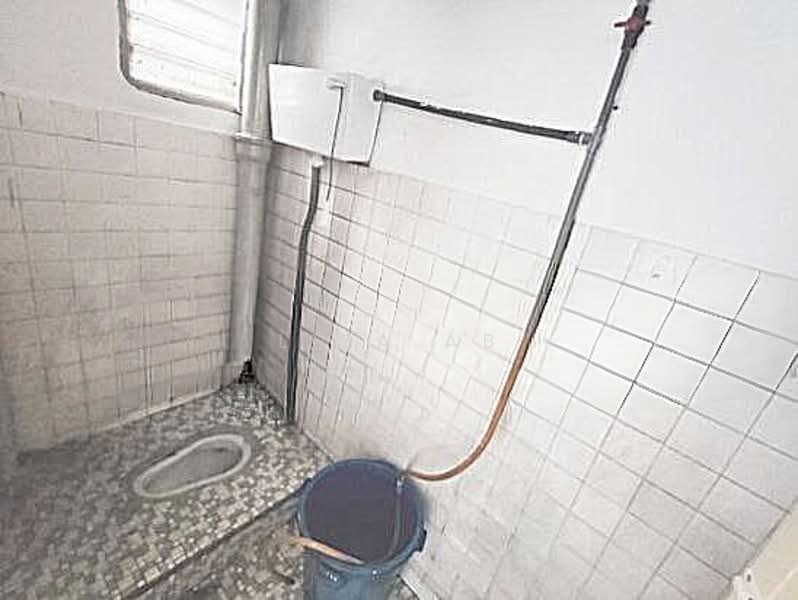 Rumah Flat untuk Disewa di Taman Kem - Liza AB - Bathroom - PropertyGuru.com.my