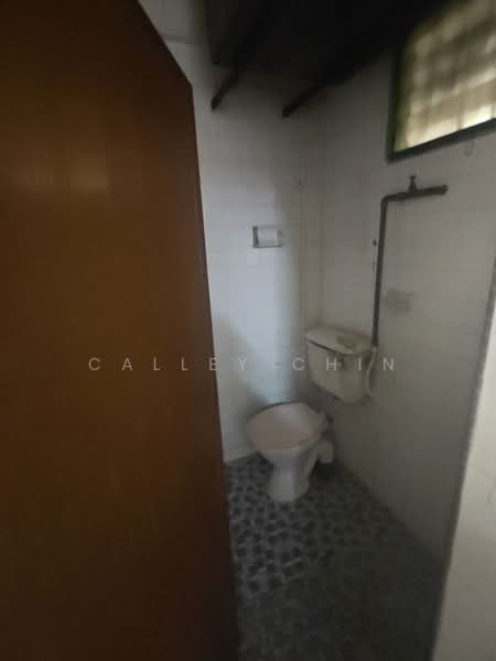 Flat for Sale at Flat Taman Ungku Tun Aminah - Calley Chin - Bathroom - PropertyGuru.com.my