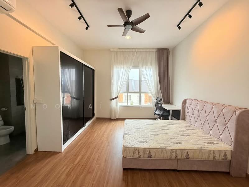 Rumah Teres 3 Tingkat untuk Dijual di Bandar Sunsuria (Sepang) - Noor Aini Bt Ayob - Bedroom - PropertyGuru.com.my