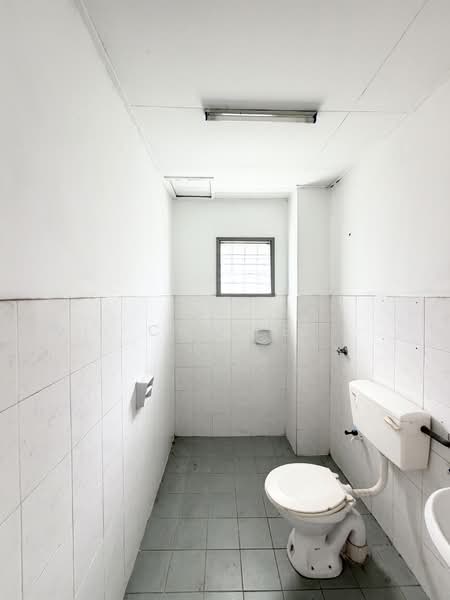 2-storey Terraced House for Sale in Bandar Putra Permai (Seri Kembangan) - CK Yee - Bathroom - PropertyGuru.com.my