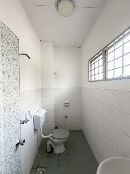 2-storey Terraced House for Sale in Bandar Putra Permai (Seri Kembangan) - CK Yee - Bathroom - PropertyGuru.com.my