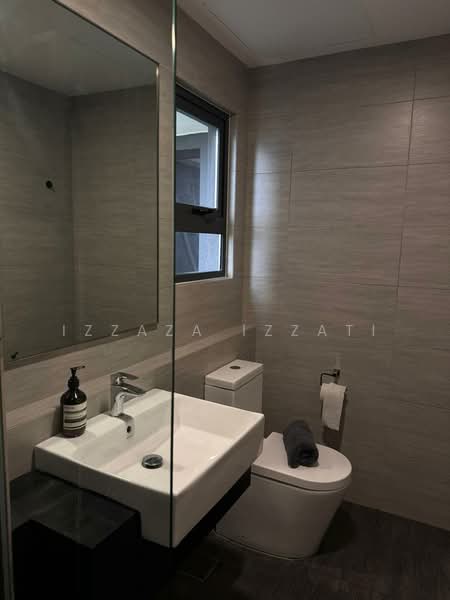Servis Apartment untuk Disewa di Aurora Subang Jaya - Izzaza Izzati - Bathroom - PropertyGuru.com.my
