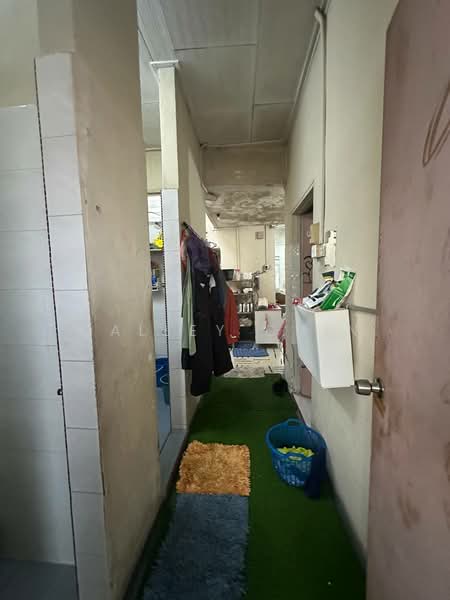Rumah Teres 1 Tingkat untuk Dijual di Taman Ungku Tun Aminah (Skudai) - Calley Chin - Corridor - PropertyGuru.com.my