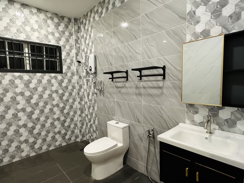 Rumah Teres 2 Tingkat untuk Disewa di Bandar Kulai (Kulai) - Fiona Siow - Bathroom - PropertyGuru.com.my