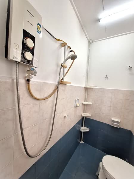 2-storey Terraced House for Sale in Taman Puncak Jalil (Seri Kembangan) - Lily Siow Siow - Bathroom 2 - PropertyGuru.com.my