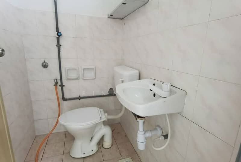 Rumah Flat untuk Dijual di Bandar Selesa Jaya - Finn Aw - Bathroom - PropertyGuru.com.my
