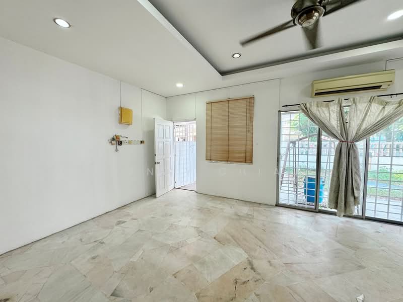 2-storey Terraced House for Sale in Klang (Selangor) - Penny Chia - Living Room - PropertyGuru.com.my