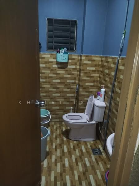 Pangsapuri untuk Dijual di Taman Desa Kempas - Khairi Ismail - Bathroom - PropertyGuru.com.my