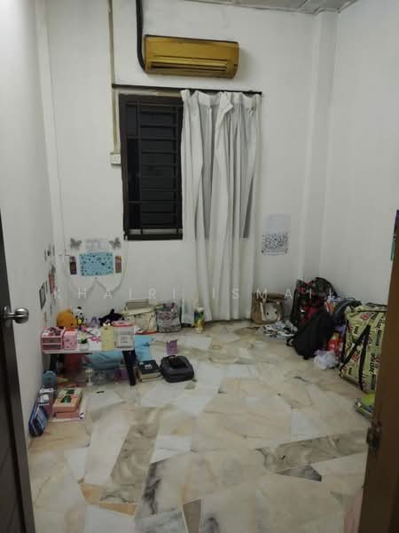 Pangsapuri untuk Dijual di Taman Desa Kempas - Khairi Ismail - Bedroom - PropertyGuru.com.my