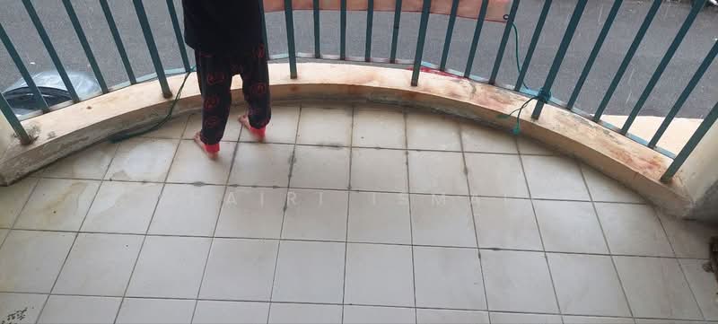 Pangsapuri untuk Dijual di Taman Desa Kempas - Khairi Ismail - Balcony - PropertyGuru.com.my