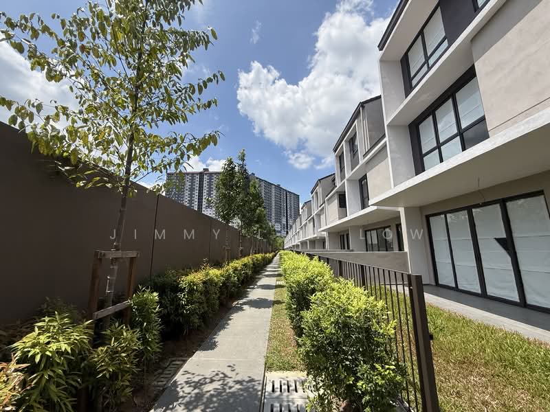 3-storey Terraced House for Sale in Taman Bukit Serdang (Seri Kembangan) - Jimmy Low Low - Exterior - PropertyGuru.com.my